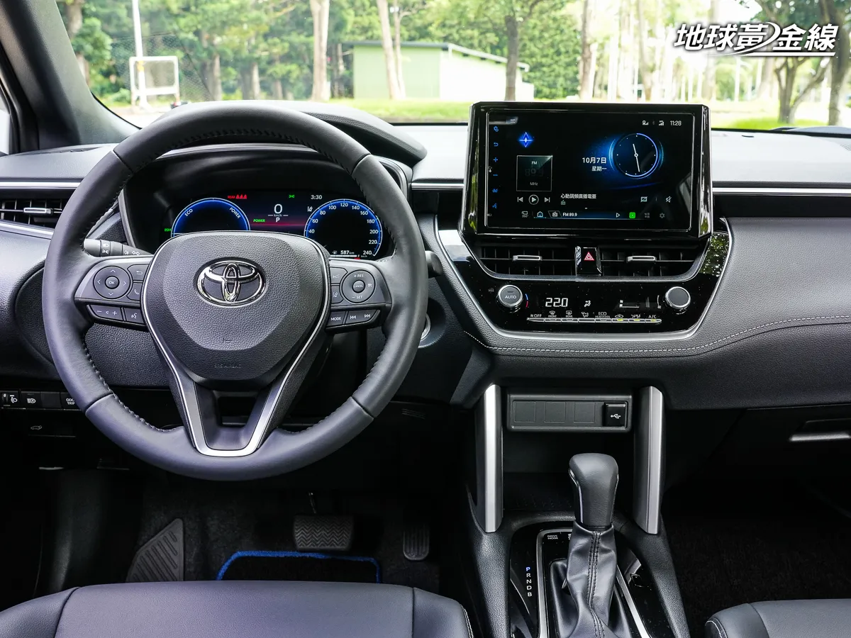 2026 Toyota Corolla Cross 1.8豪華/1.8 Hybrid豪華/1.8尊爵規格配備| 地球黃金線