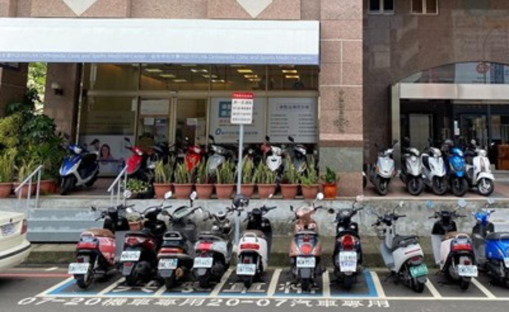 停放藍白線停車格小心噴1200元！地上一串數字藏玄機