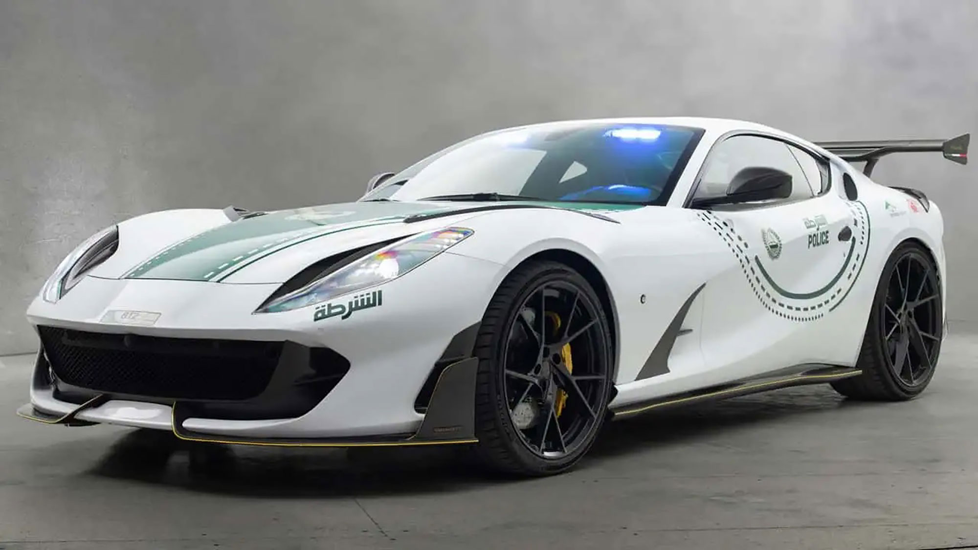 杜拜警察再添800匹Ferrari 812 Superfast，Mansory操刀812巡邏超跑現身
