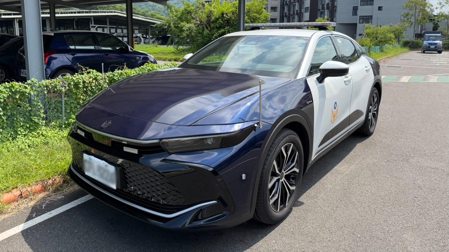 全台唯一！Toyota Crown皇冠警車服役，配備美國警車同款警燈