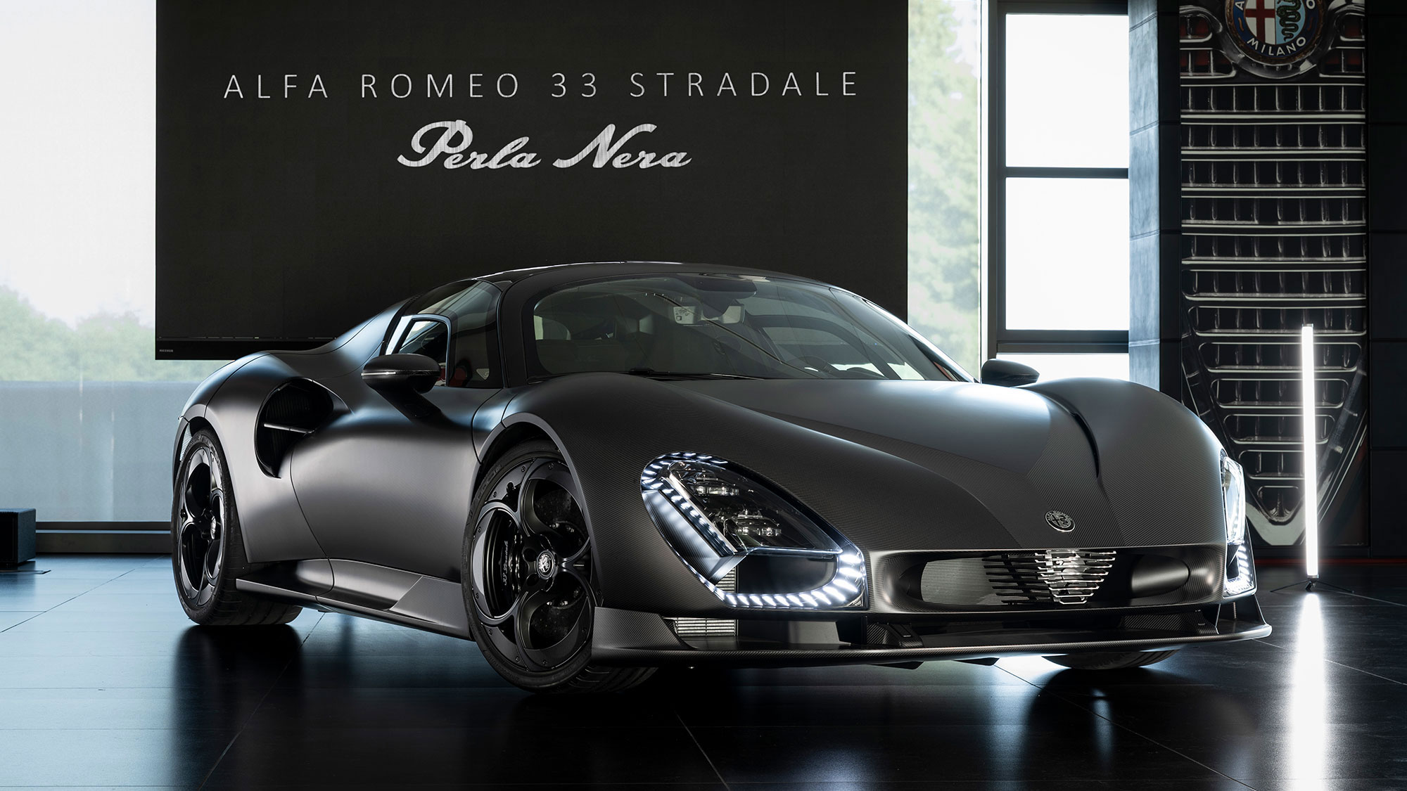 Alfa Romeo以霧面碳纖維打造Perla Nera，展現全球唯一的33 Stradale