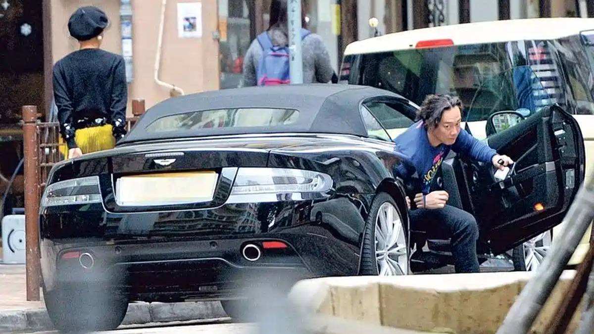 陳奕迅並不是只開平價小車。早年他曾購入Aston Martin Virage敞篷跑車,搭載6.0升V12自然進氣引擎,最大馬力490匹。(圖/翻攝自小紅書)