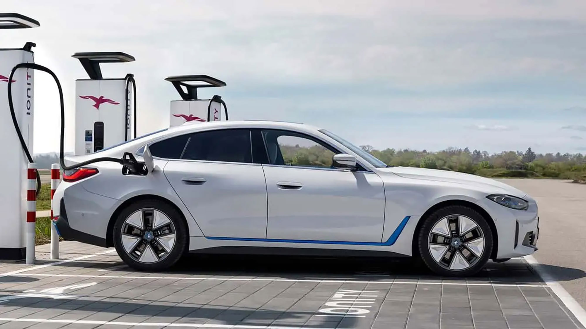 BMW最新調查揭露消費者矛盾心態，電動車續航焦慮仍難消除