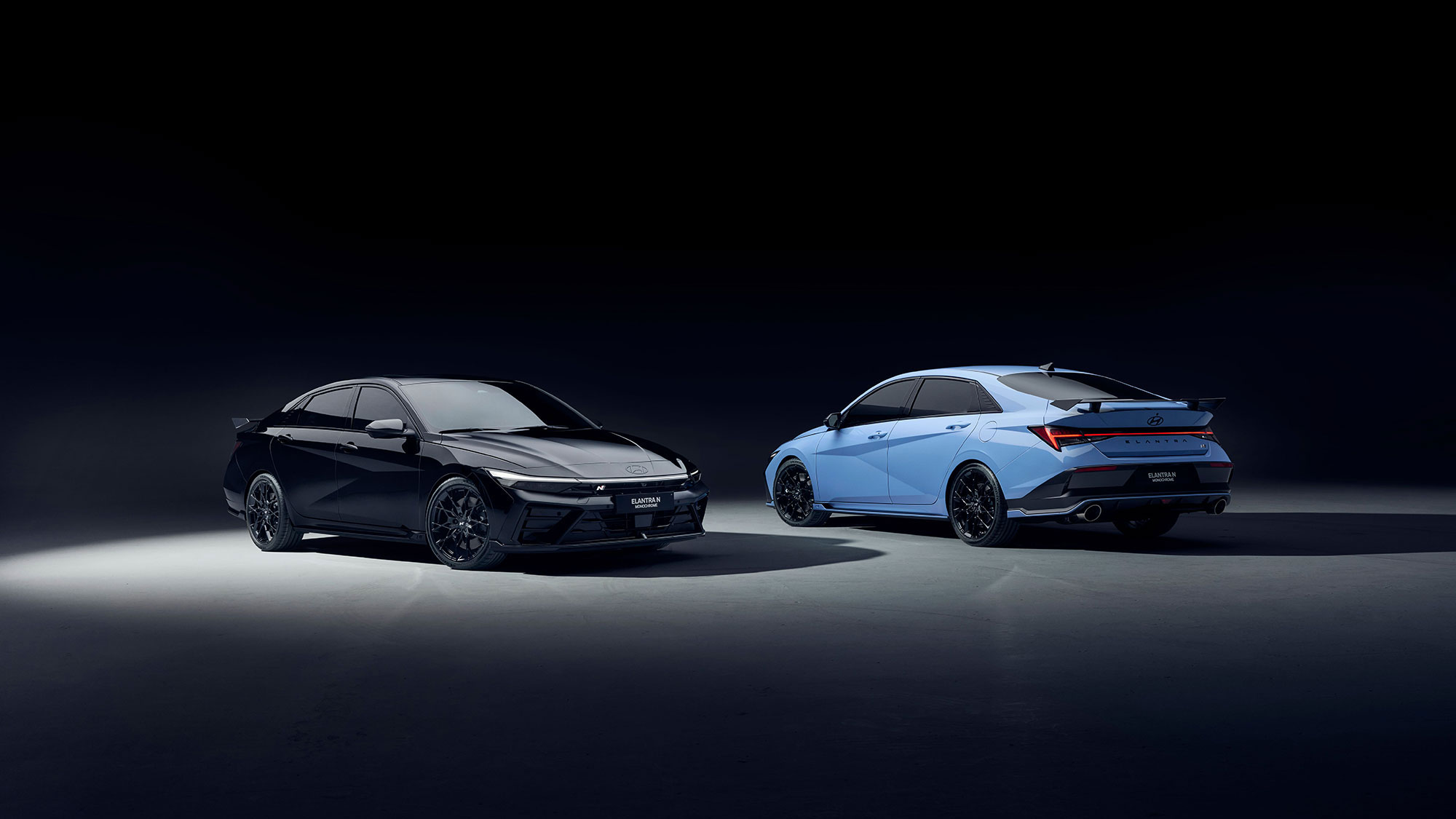 Hyundai Elantra N Monochrome全球首發，黑化設計展現低調性能美學