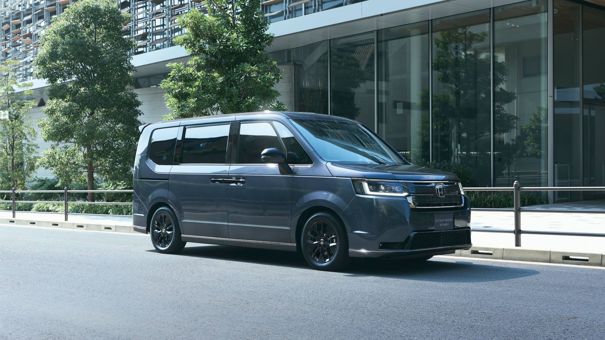 Honda七人座油電MPV推黑化特仕版！Step WGN帥氣新造型售價86萬元