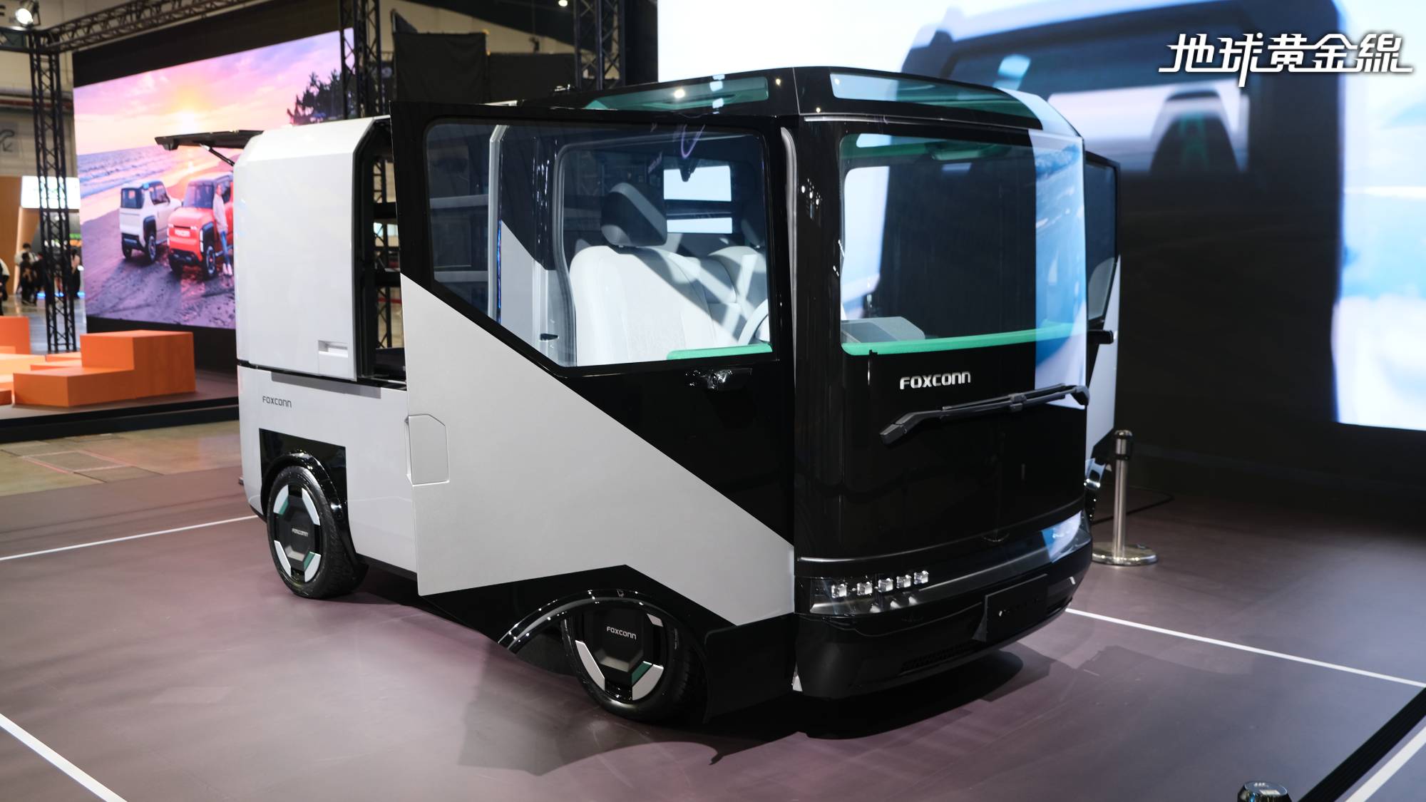 鴻海科技日發表Model K輕型電動貨卡！加裝貨廂模組瞬間變廂型車