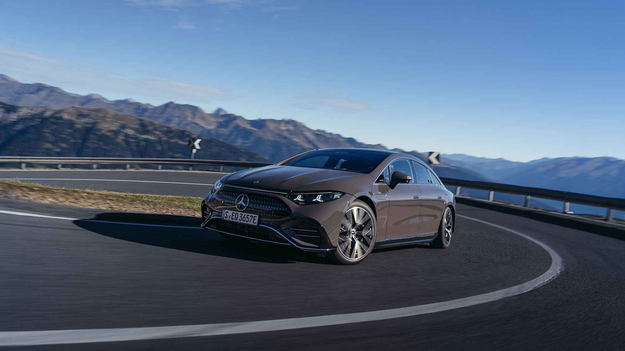 Mercedes-Benz EQS導入線控轉向技術，方向盤轉動170度即可完成轉向