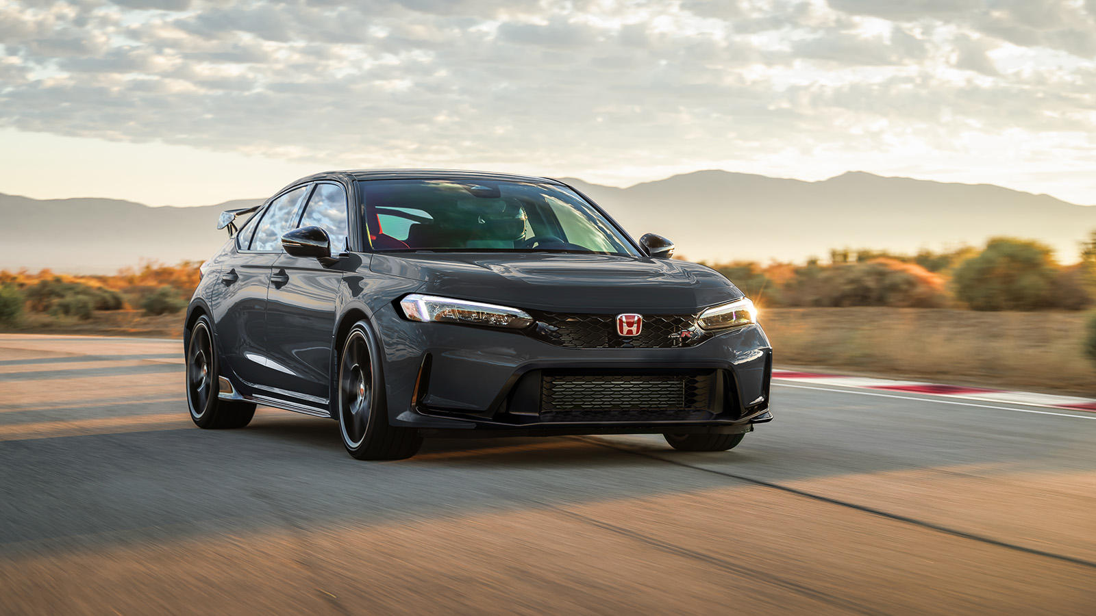 小改款Civic Type R發佈，外觀小整、內在升級本田鋼砲操控更強！