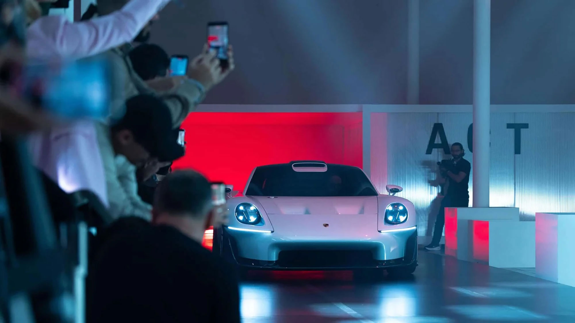 全新中置引擎平台保留高度彈性,燃油、Hybrid與PHEV皆可對應。(圖/Porsche提供)
