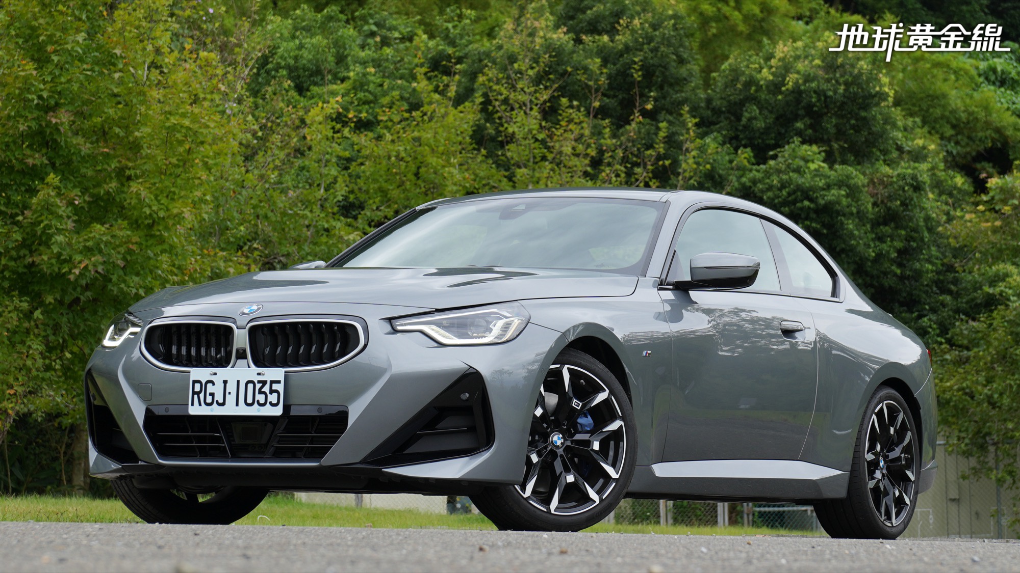 BMW 220i Coupé Apex極致版車型更針對配備進行升級，不只適合假日享受彎道，也能滿足日常通勤的需求。（圖／地球黃金線）