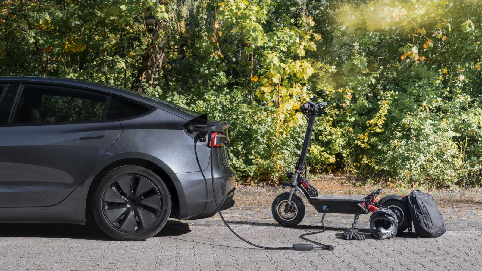 Model 3改款之後還首度追加V2L車外供電功能。（圖／Tesla提供）