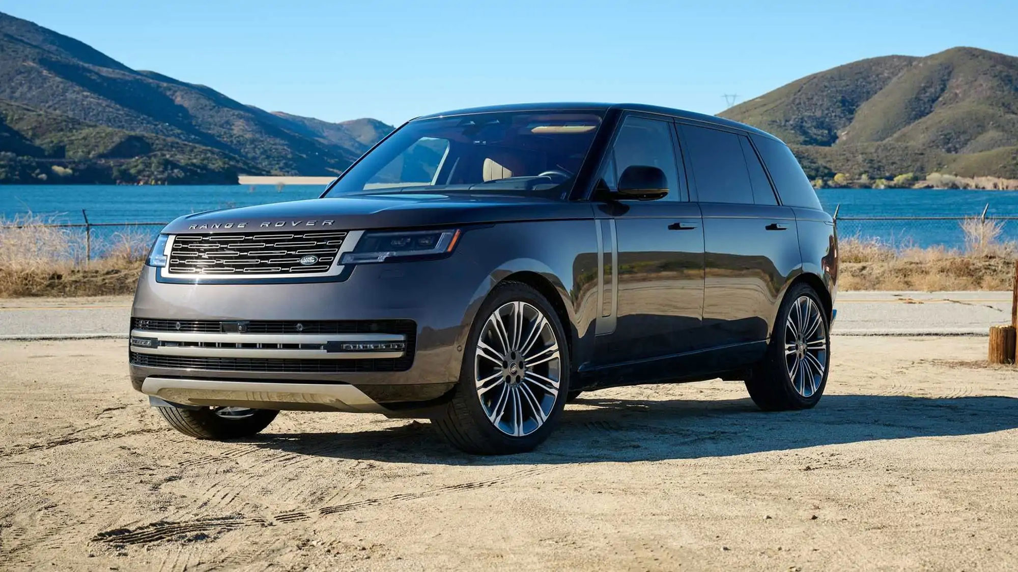 Range Rover傳倒車攝影機故障，若要改善排水恐得鑽孔？