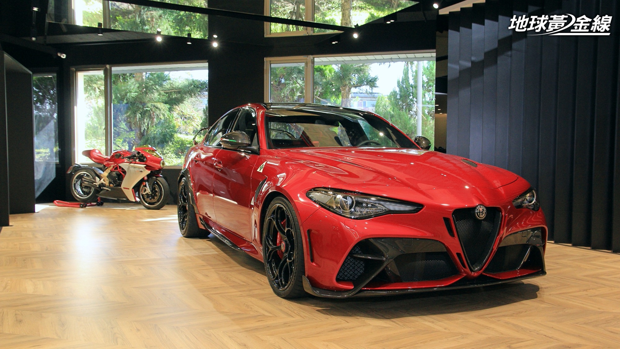 全台唯二」Alfa Romeo Giulia GTAm現身台北內湖全球限量500部！台灣售價新台幣1,380萬元| 地球黃金線
