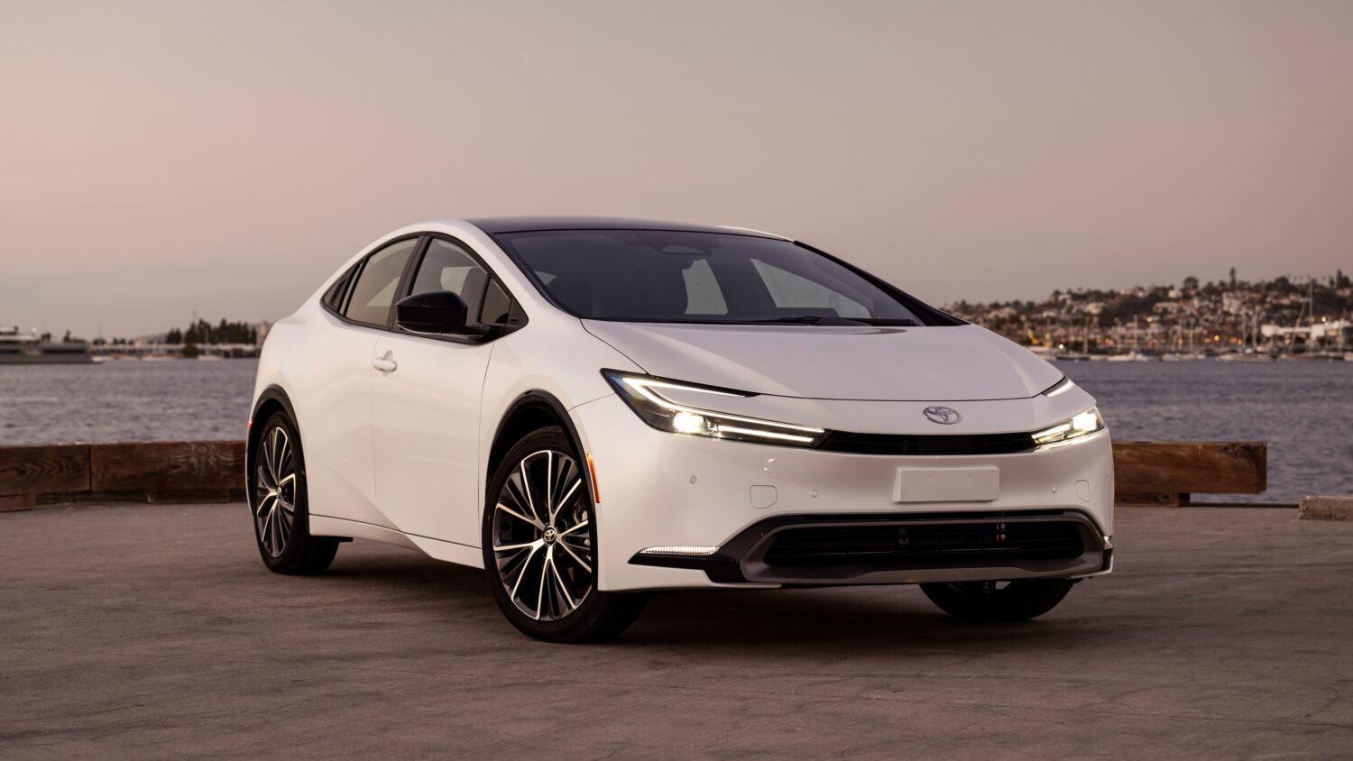 Toyota日本召回24萬輛新世代Prius，車門有突然自動開啟疑慮