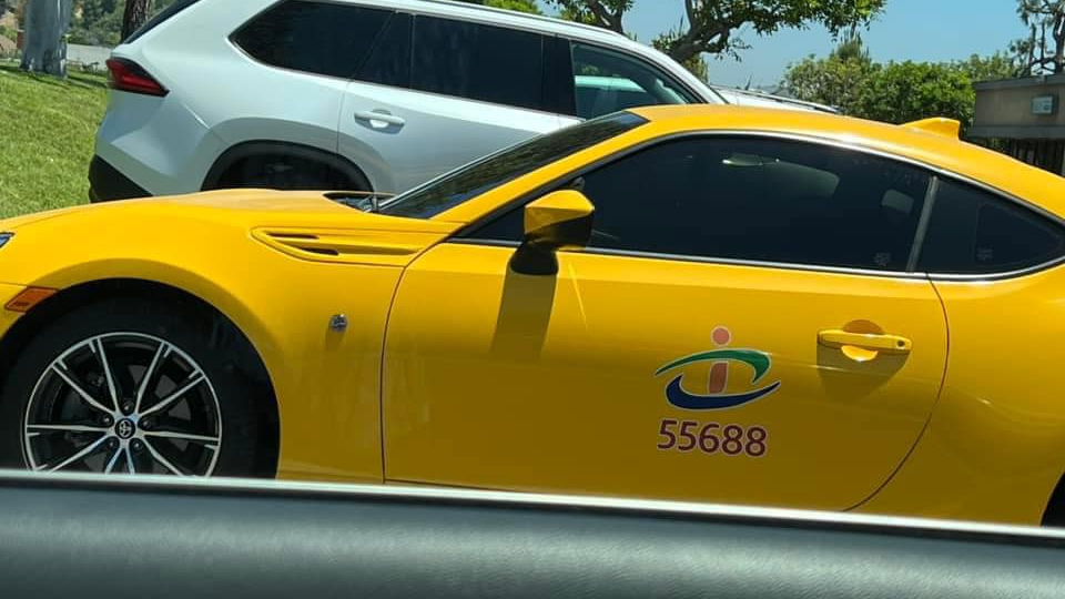 大人気新作 美國洛杉磯驚見台灣大車隊GT86，車牌還暗藏「羞羞」諧音梗 人文