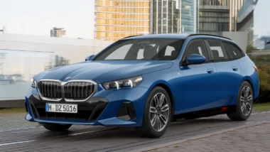 2025 BMW 520i Touring M Sport Front