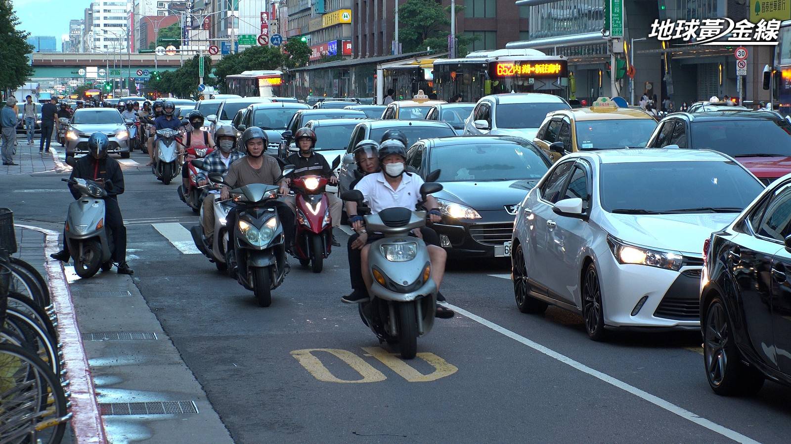 加拿大更新台灣旅遊建議:很多機車族無視法規、旅客別騎車上路