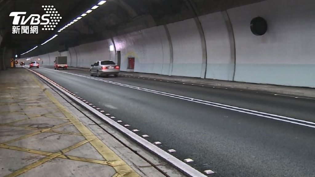 暑假走國道常塞車?高公局祭出疏運措施提醒「勿當烏龜」:雪隧去年取締606件