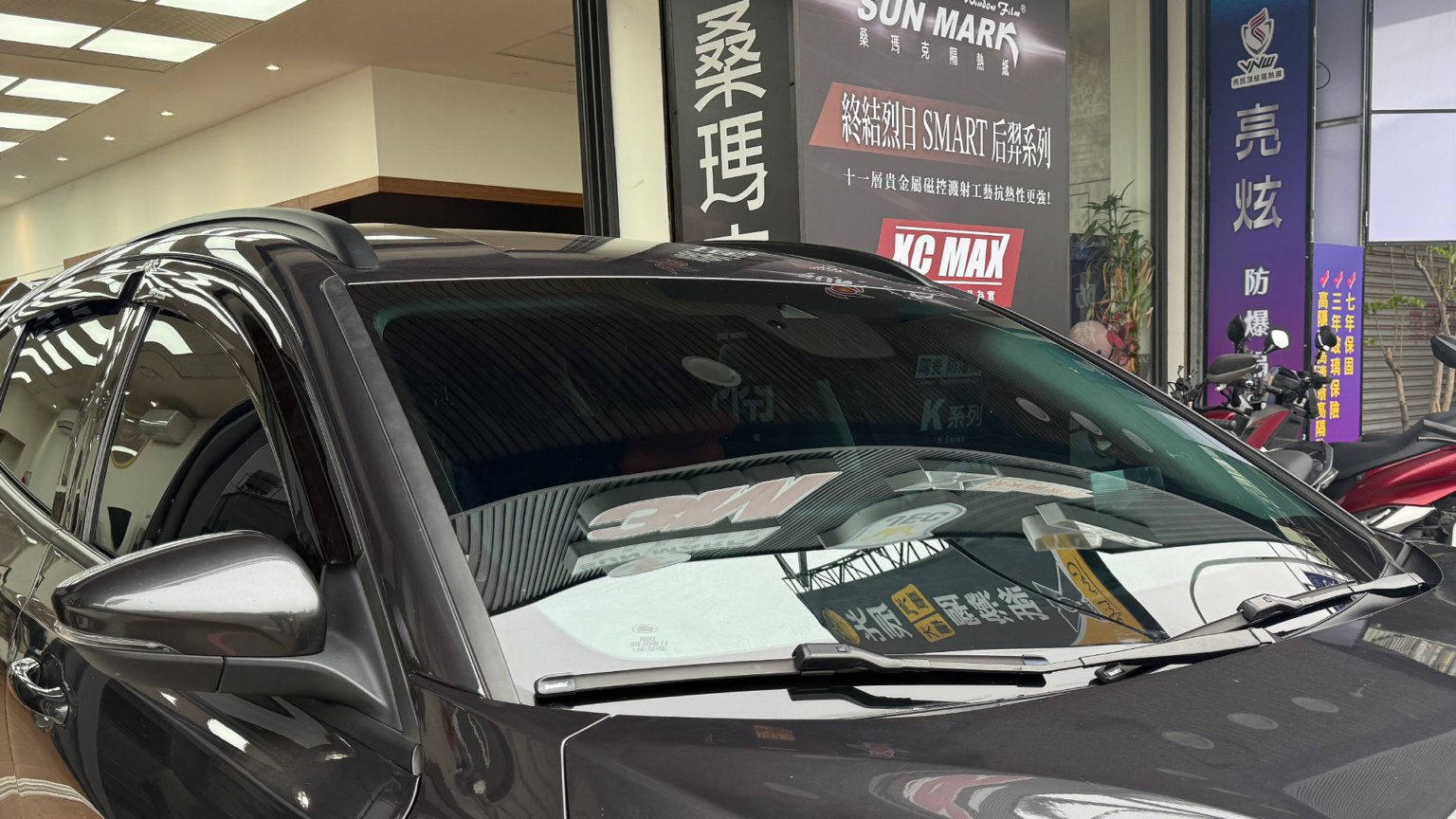  VNW亮炫隔熱紙「鈦金V系列」3促銷方案，全車1.4萬起享7年保固與玻璃險 