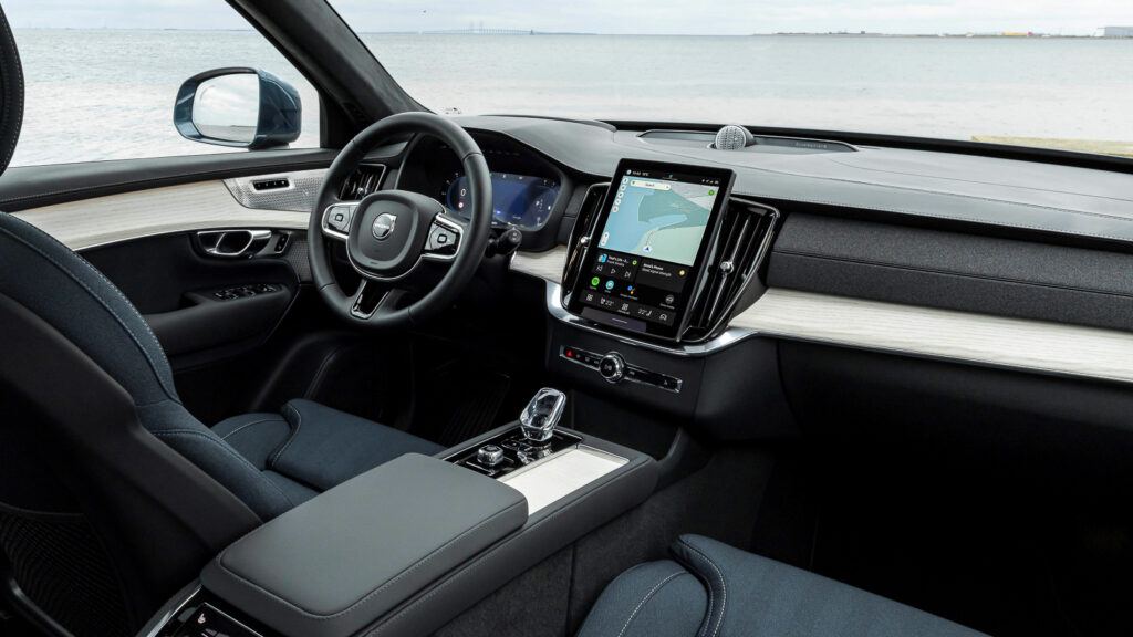 New Volvo XC90 B5 - interior