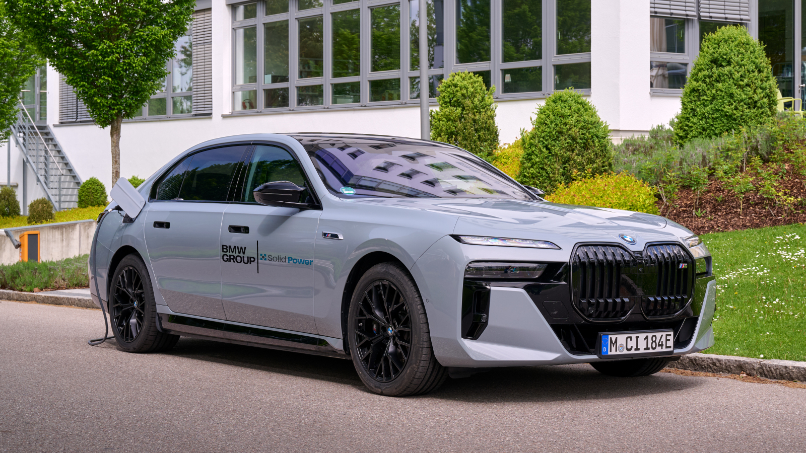 BMW、賓士與Toyota等各大車廠競爭固態電池技術!搶拚推出電動車續航力1千公里