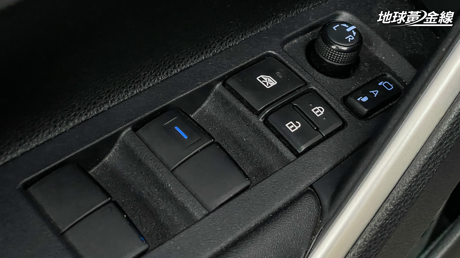 Corolla Cross夜間更便利,Toyota開放小改前車型升級LED窗控開關
