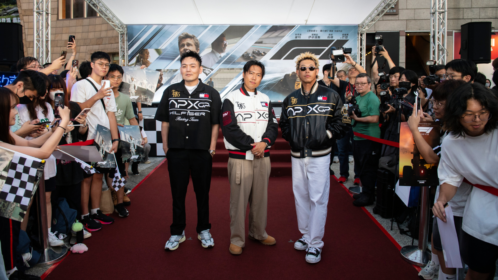 《F1電影》首映會玖壹壹搭超跑現身,春風拿香檳嗨喊:圓夢了