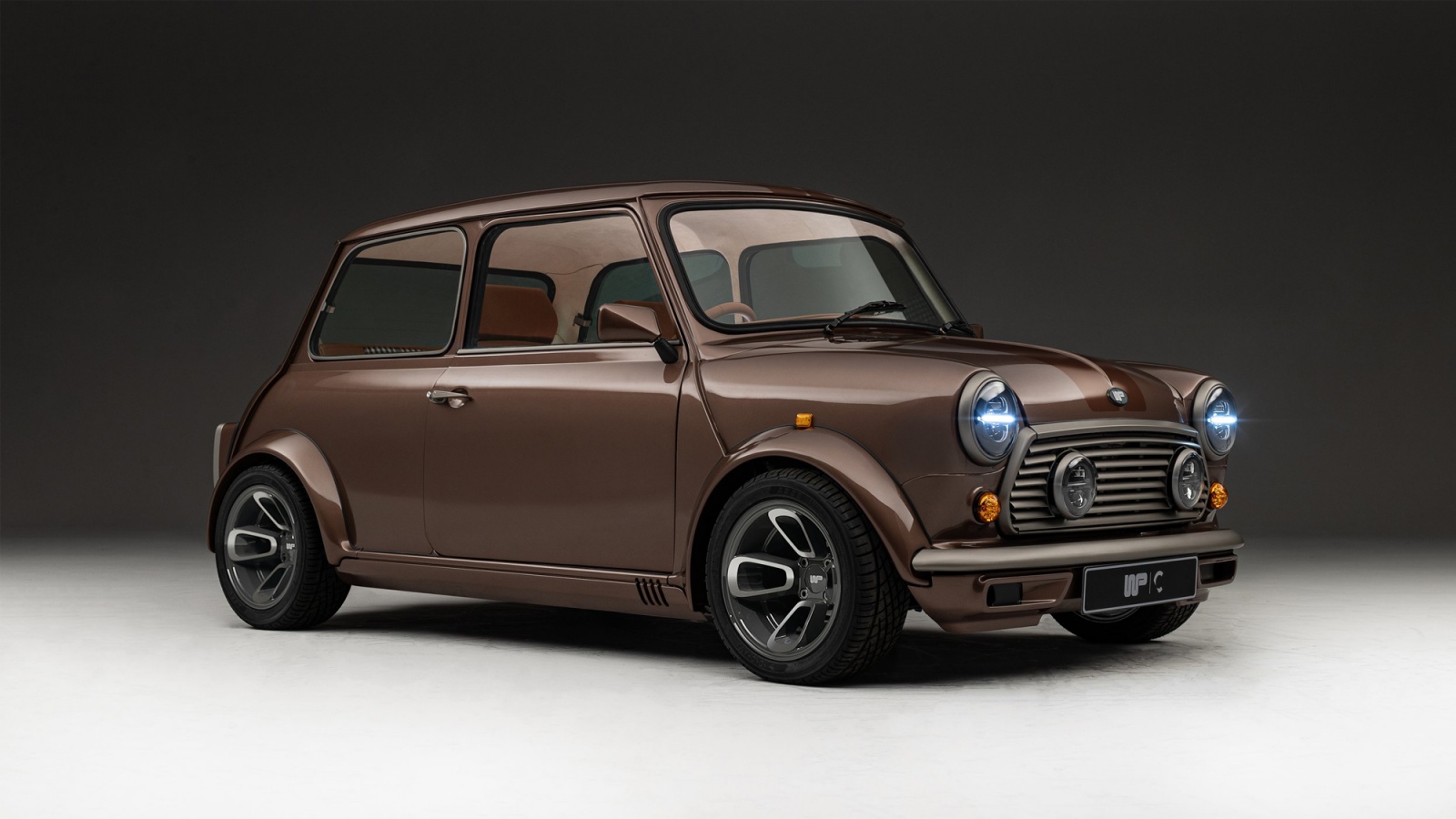 Callum攜手Wood & Pickett打造Mini Restomod,首位車主是英國超模!