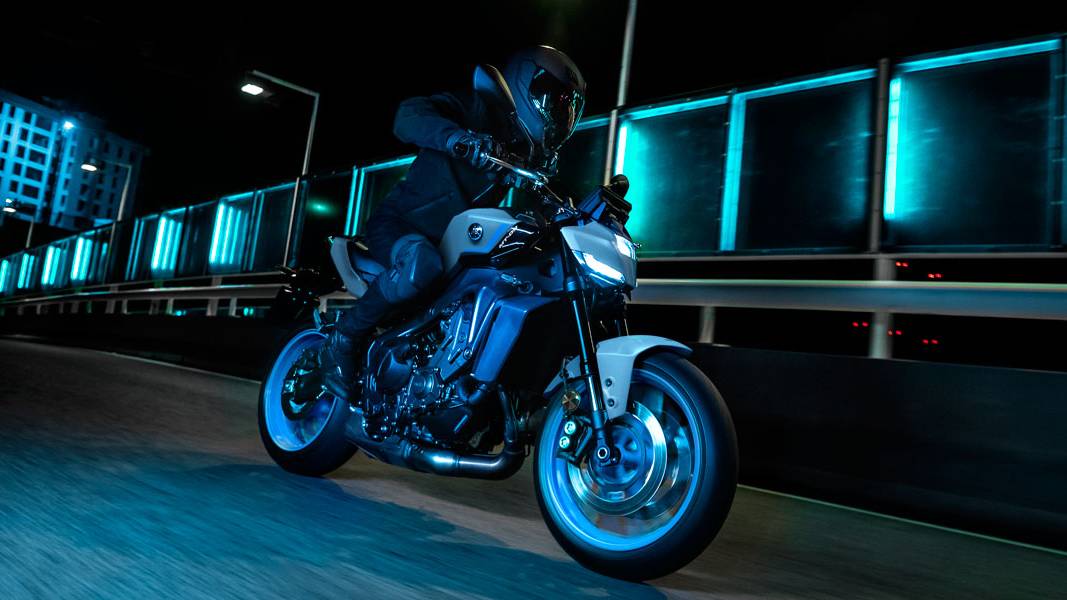 25年式Yamaha MT-09與MT-09 Y-AMT上市,自排車型較舊年式便宜2萬