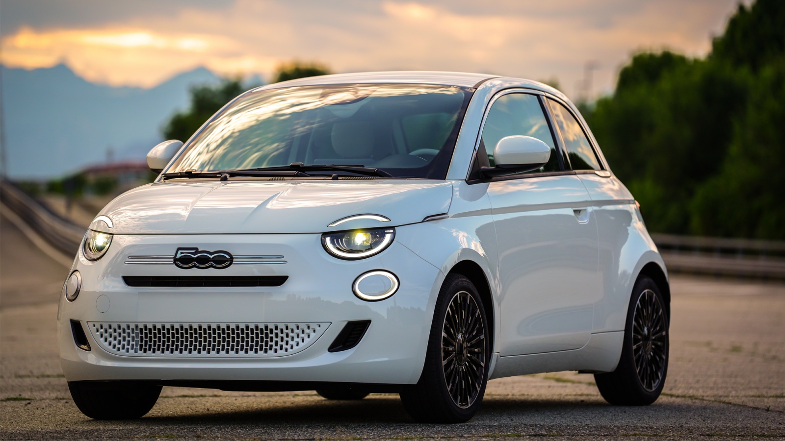 Fiat 500 Hybrid強勢回歸，義式經典小車燃油新生