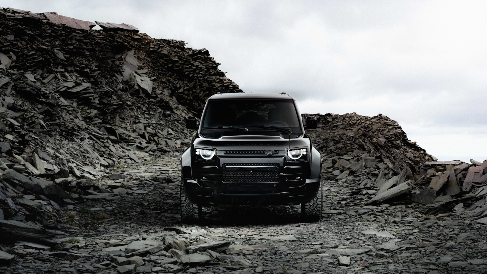 Defender OCTA Black暗黑來襲，打造最強悍的黑色野獸