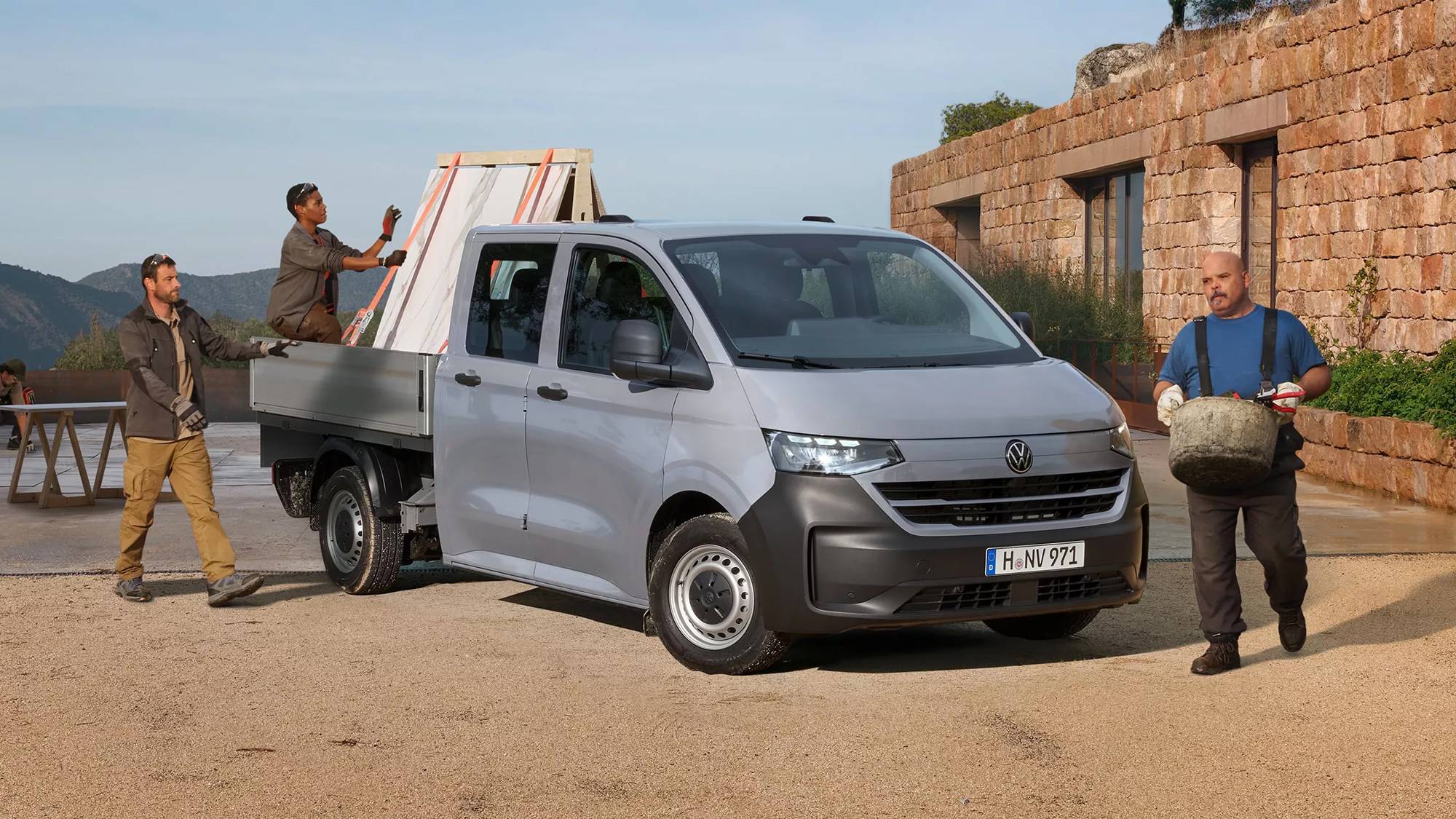 Volkswagen T7 Transporter DoKa商旅利器現身，雙排電動小貨卡德國登場