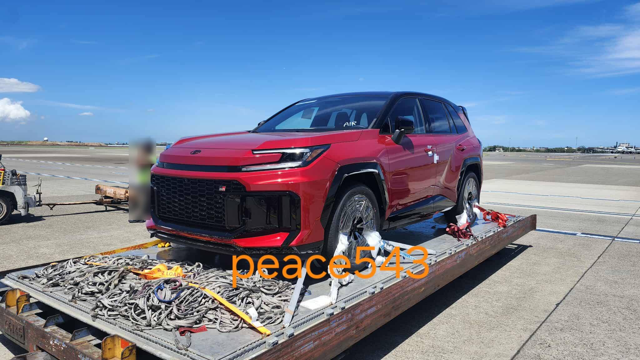 6代RAV4 GR Sport抵桃園機場!Toyota送美規測試拚台北車展亮相或純路過?