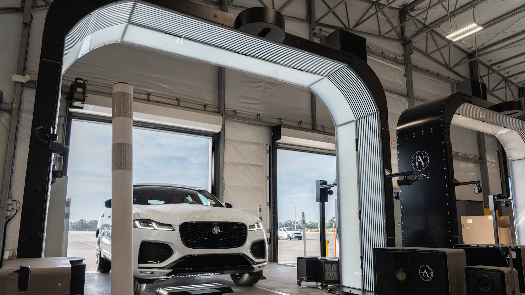 JLR攜手UVeye導入AI智慧檢測系統,樹立車輛物流新標準自動草稿