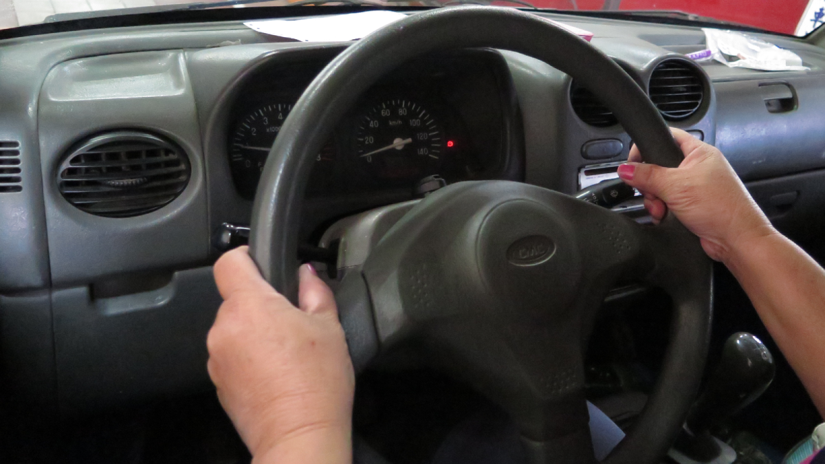 身體前傾開車超危險，日本專家曝「3大步驟」防疲勞駕駛