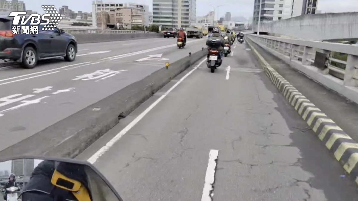 大漢橋機車道擠爆又危險，明年預計拆分隔島民眾看法兩極