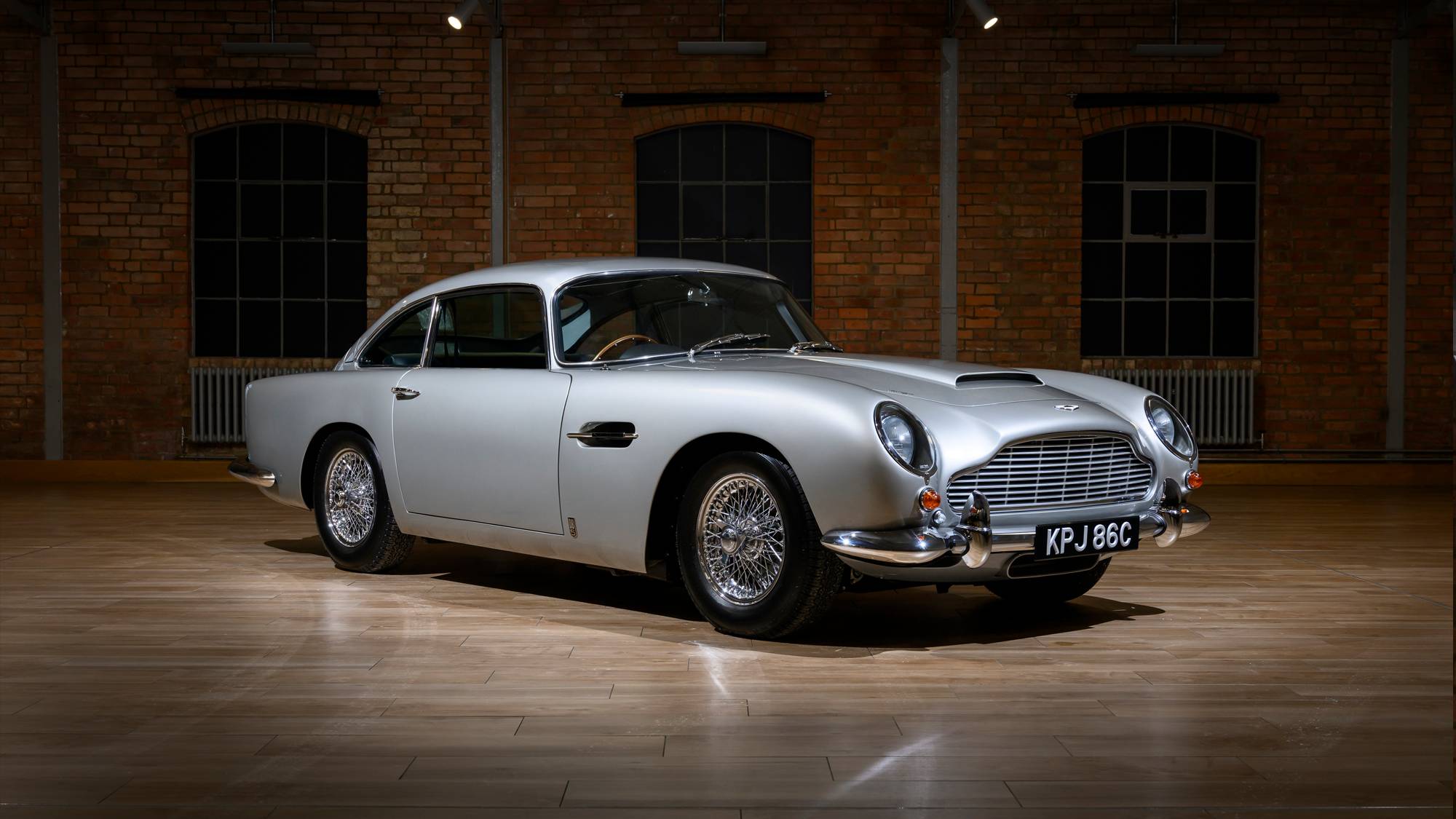 Aston Martin翻新經典DB5！價值直逼百萬英鎊| 地球黃金線