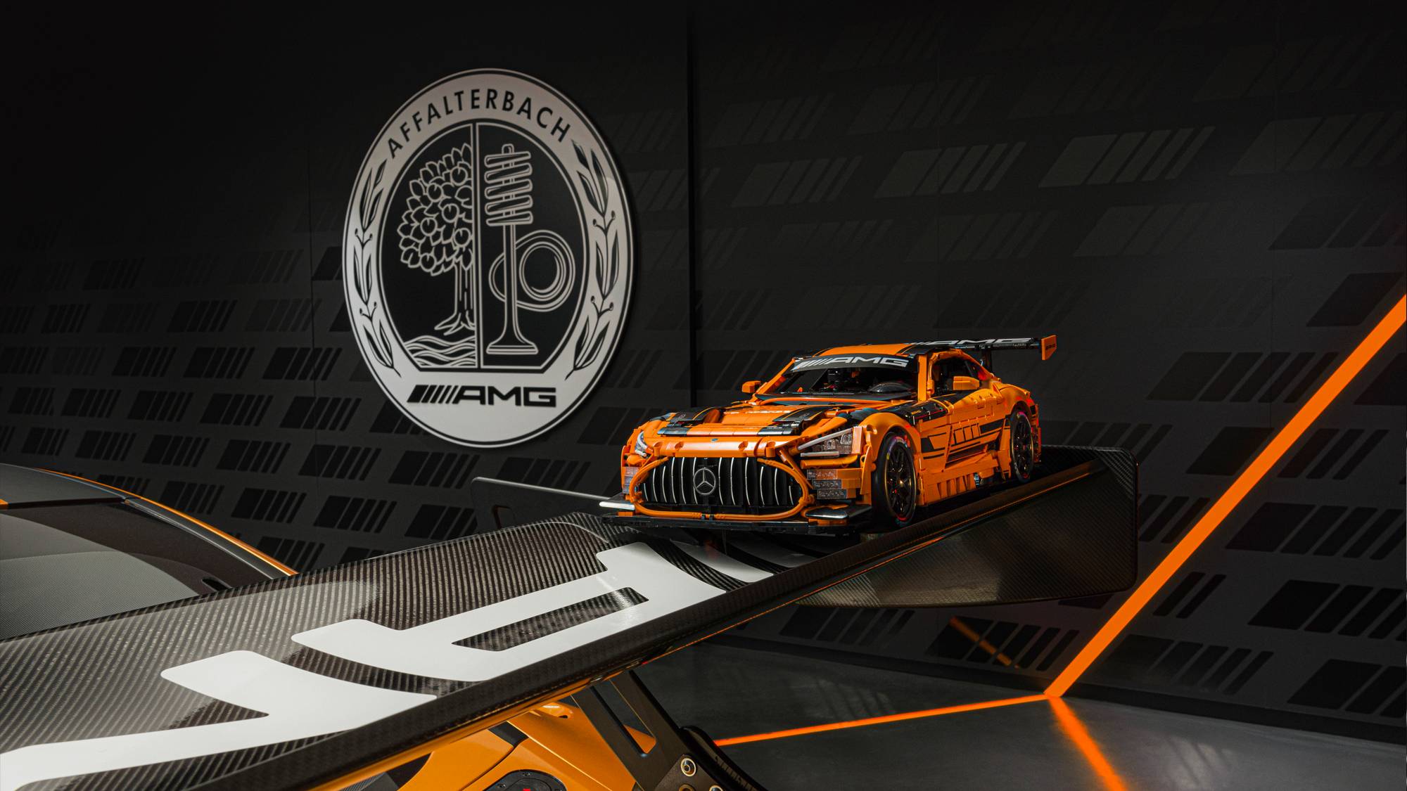 M-AMG GT3化身1:8精密積木模型，CaDA推出5460餘片極致還原之作