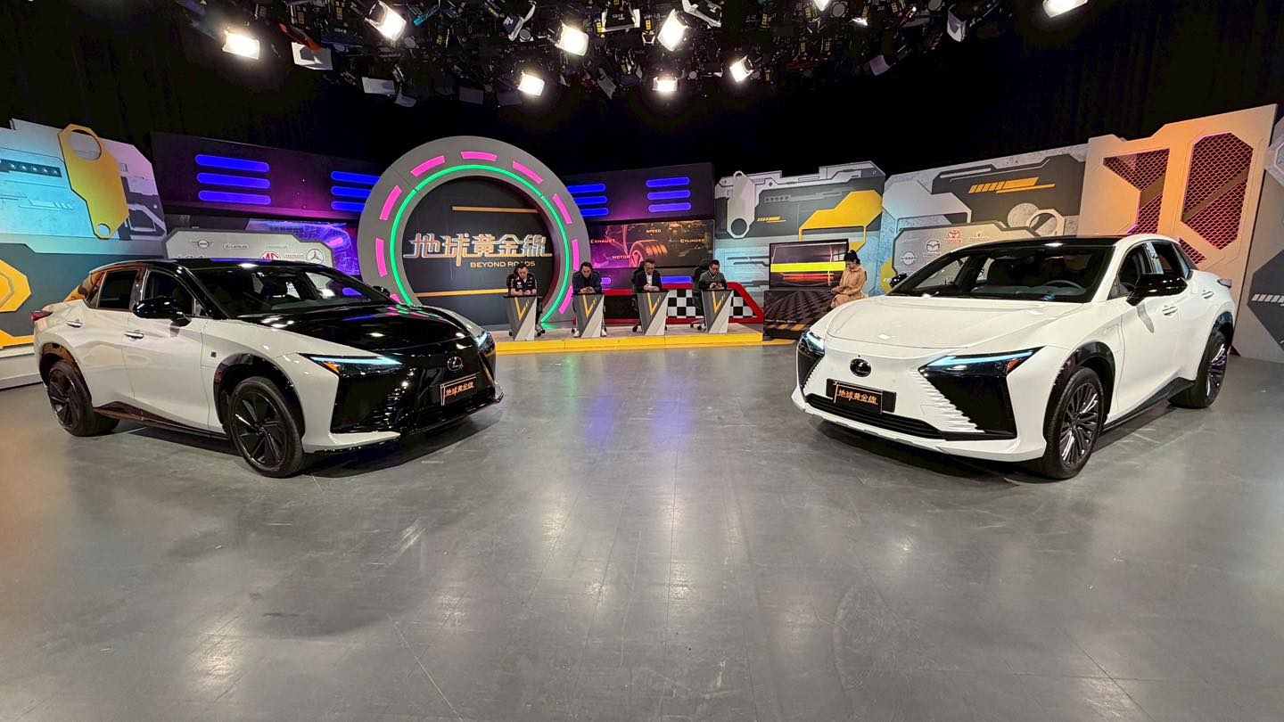 Lexus RZ 550e F SPORT首搭線控轉向技術！性能休旅低趴如跑車達人怎麼看？