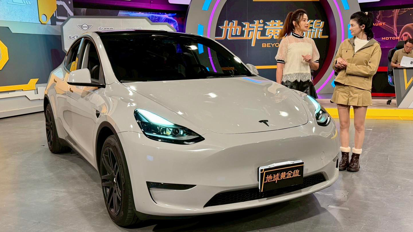 台大美女林俞汝入「電」不後悔，選擇Tesla Model Y就愛這幾味 | 地球黃金線