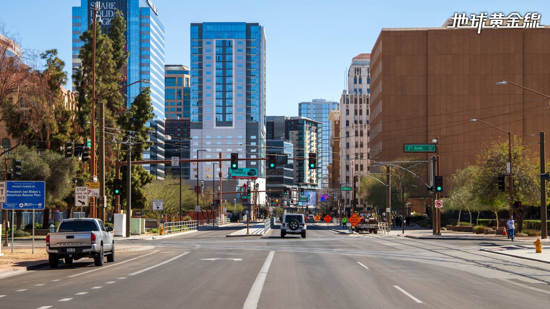 禮讓行人又該如何避免「霸王行人」亂穿越馬路？美國鳳凰城新制仿效超速開罰