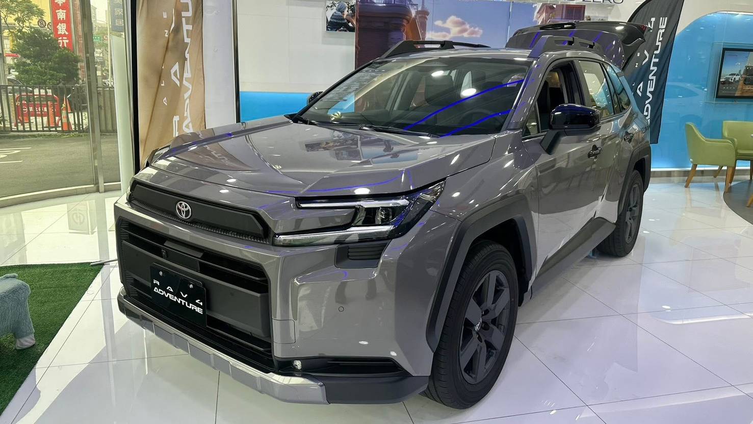 Toyota RAV4上市不到一年就升級！駕駛模式改良：兩種越野模式回歸