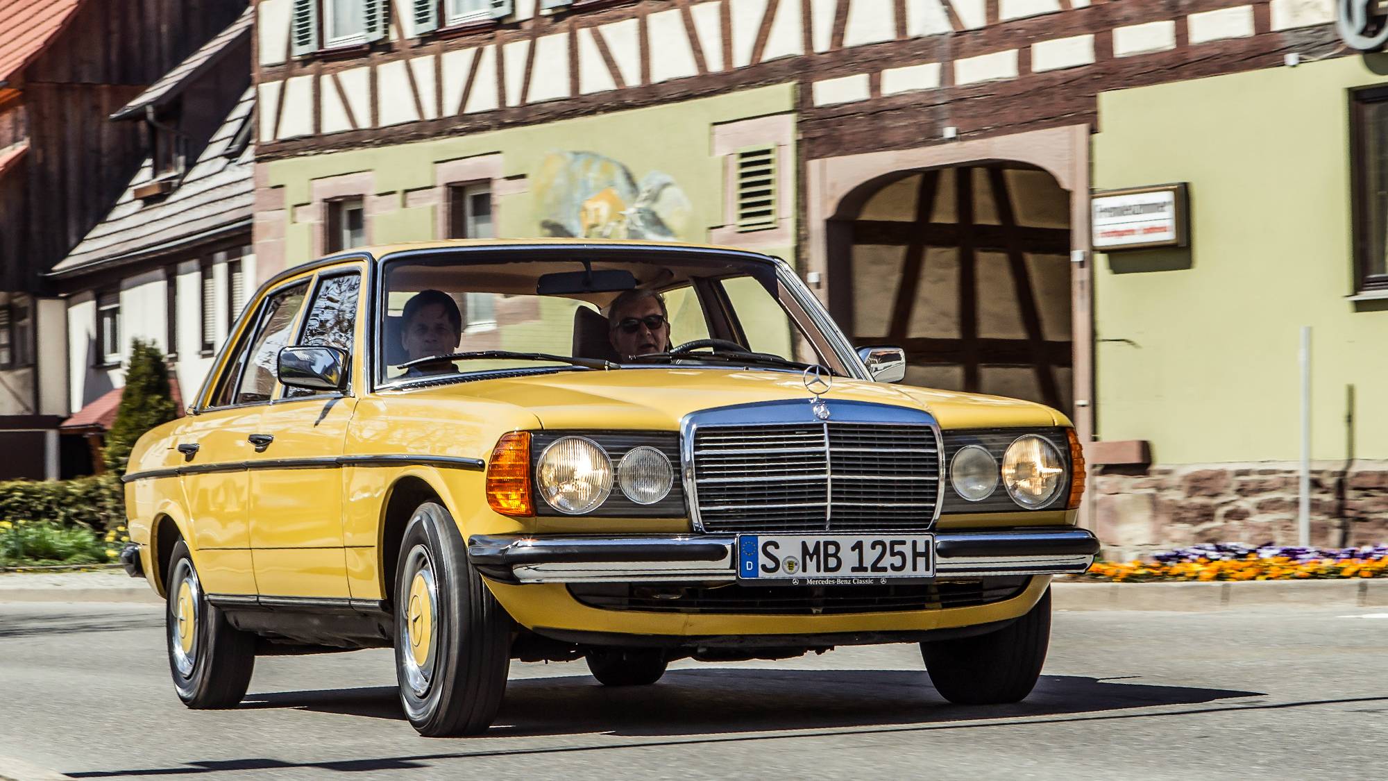 M-Benz W123迎來50週年經典里程碑，從日常英雄到拉力傳奇的賓士