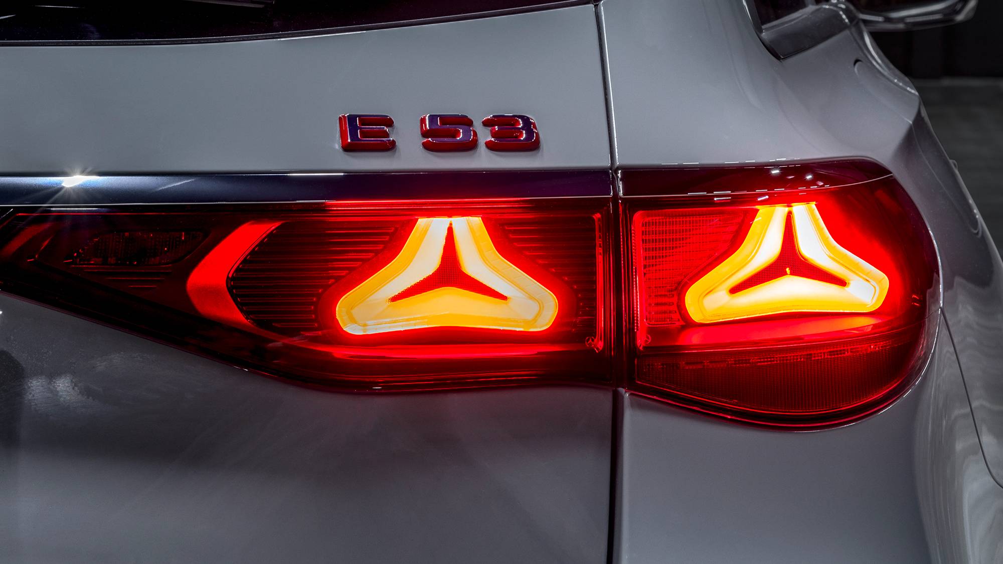 賓士申請全新尾燈專利！M-Benz解決現代車尾設計「最尷尬結構」