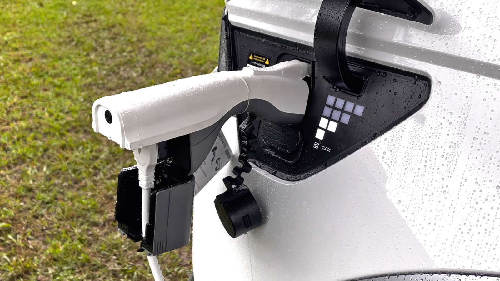 Hyundai春節全台服務不打烊，業界首創V2V電動車救援即時待命