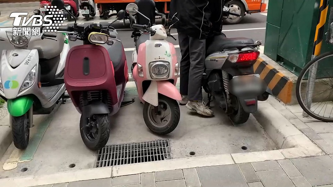 停機車必須立中柱不能立側柱？2狀況違規最高罰1200元