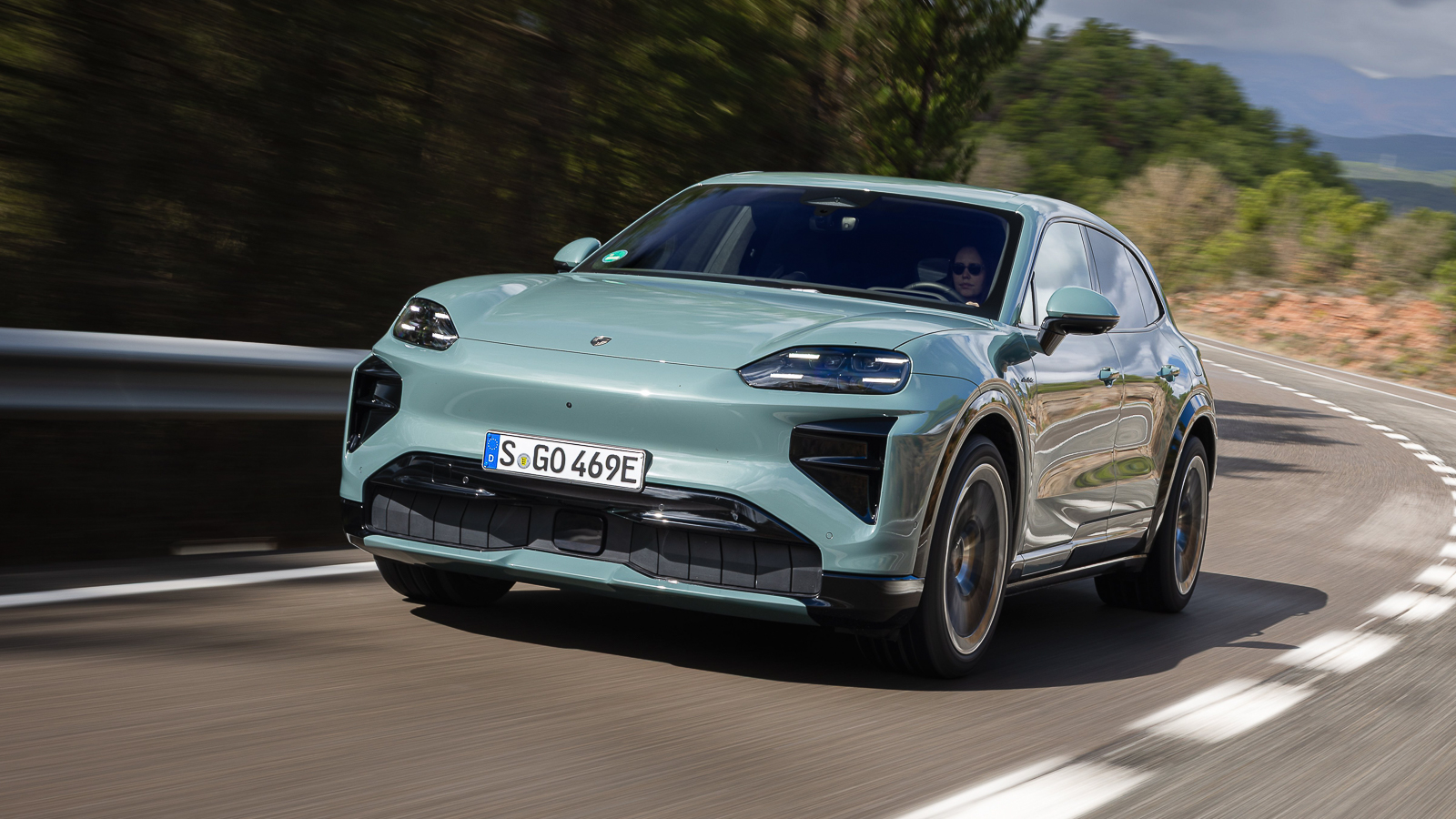 海外試駕／Cayenne Turbo Electric首試，千匹電動休旅細膩很可以