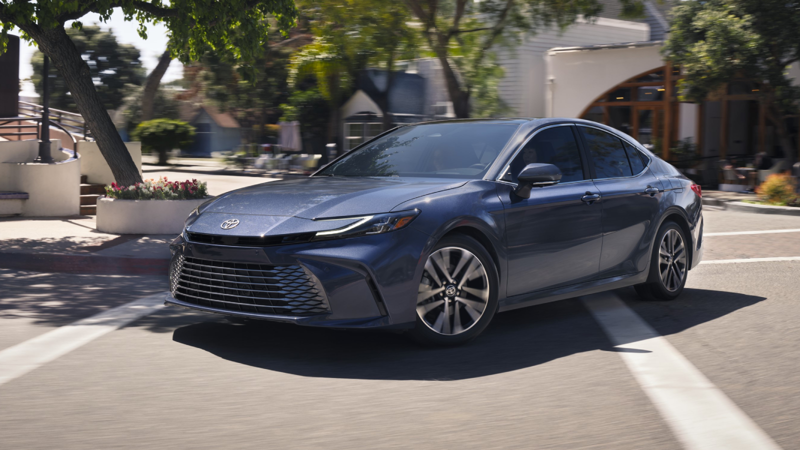 Toyota Camry小改款預備推出？外觀與科技座艙有望大升級！