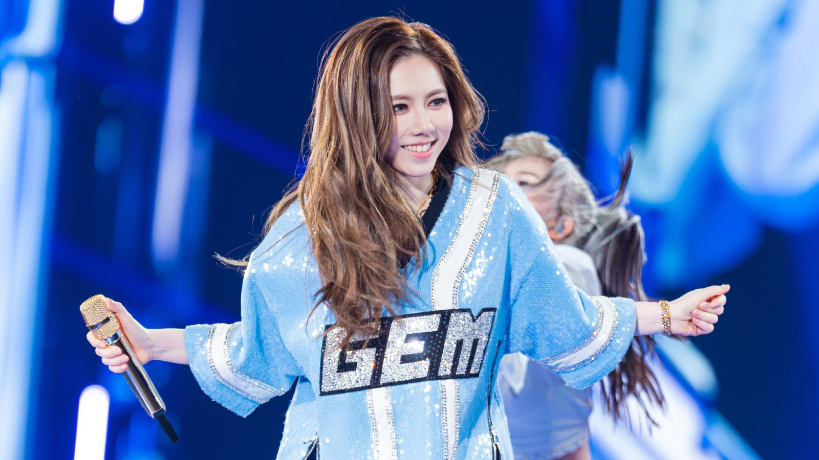 鄧紫棋睽違8年唱回大巨蛋！私下座駕曝、鐵粉標下GEM車牌當大禮