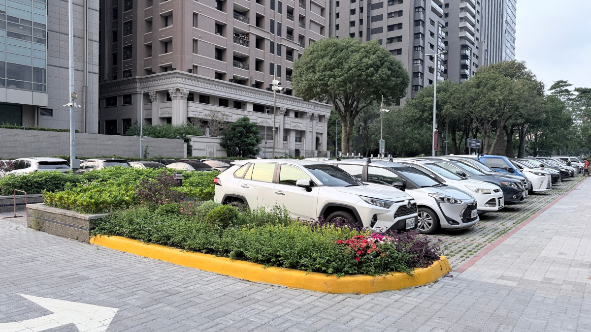 台中老舊停車場大翻身，七期驚現阿凡達打卡空間！